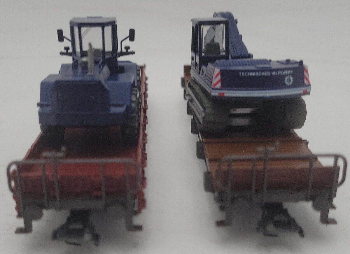 Marklin 45081 HO Scale German Railroad Flat Cars w/ Heavy Machinery LN/Box