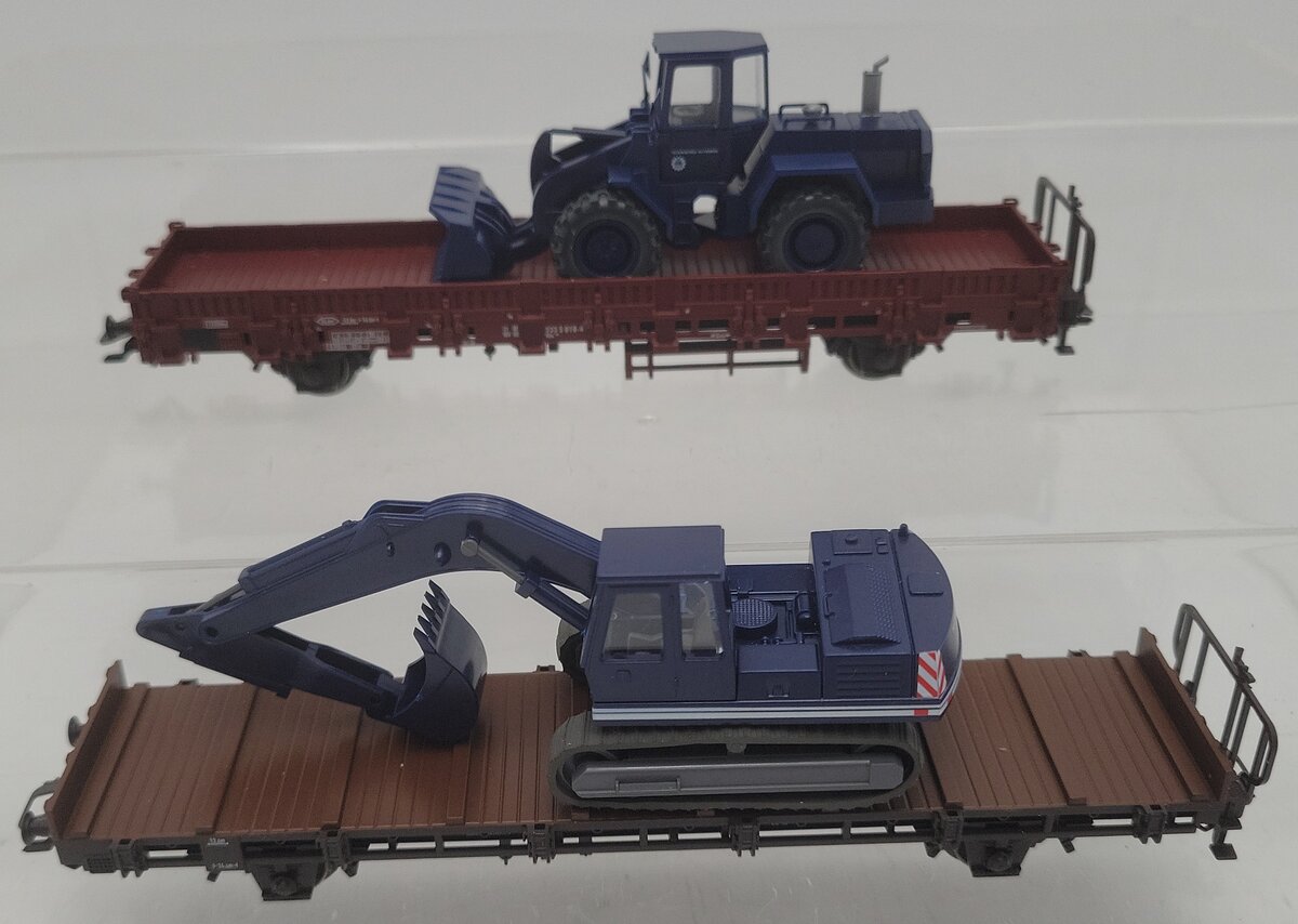 Marklin 45081 HO Scale German Railroad Flat Cars w/ Heavy Machinery LN/Box