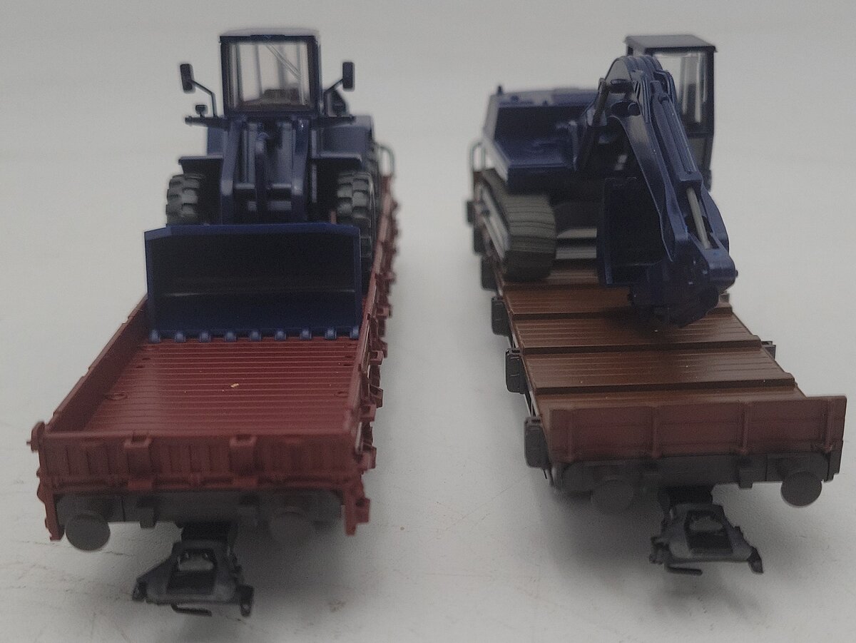 Marklin 45081 HO Scale German Railroad Flat Cars w/ Heavy Machinery LN/Box
