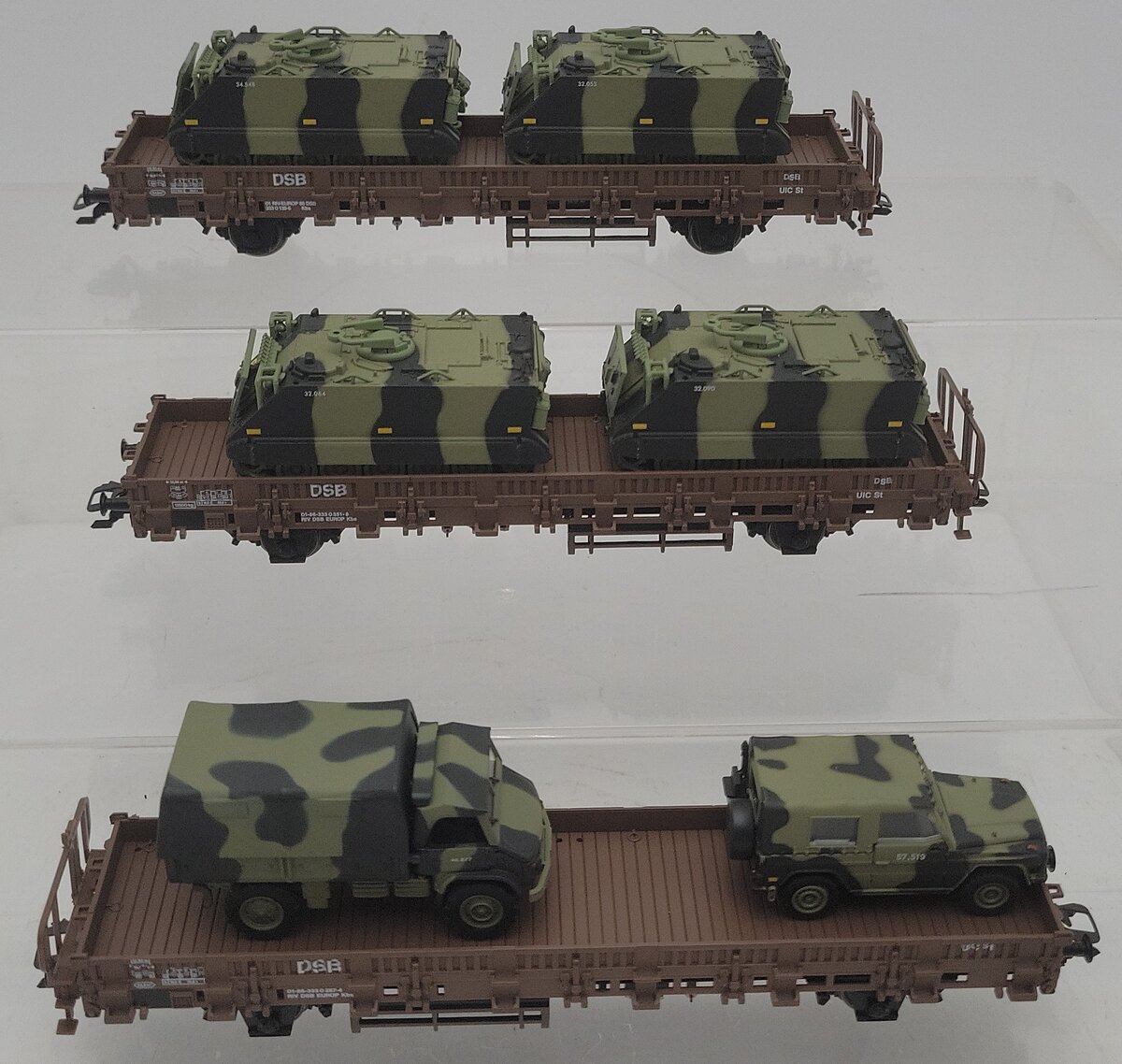 Marklin 46934 HO Danish State Railways "Military Transport" Low Side 3-Car Set