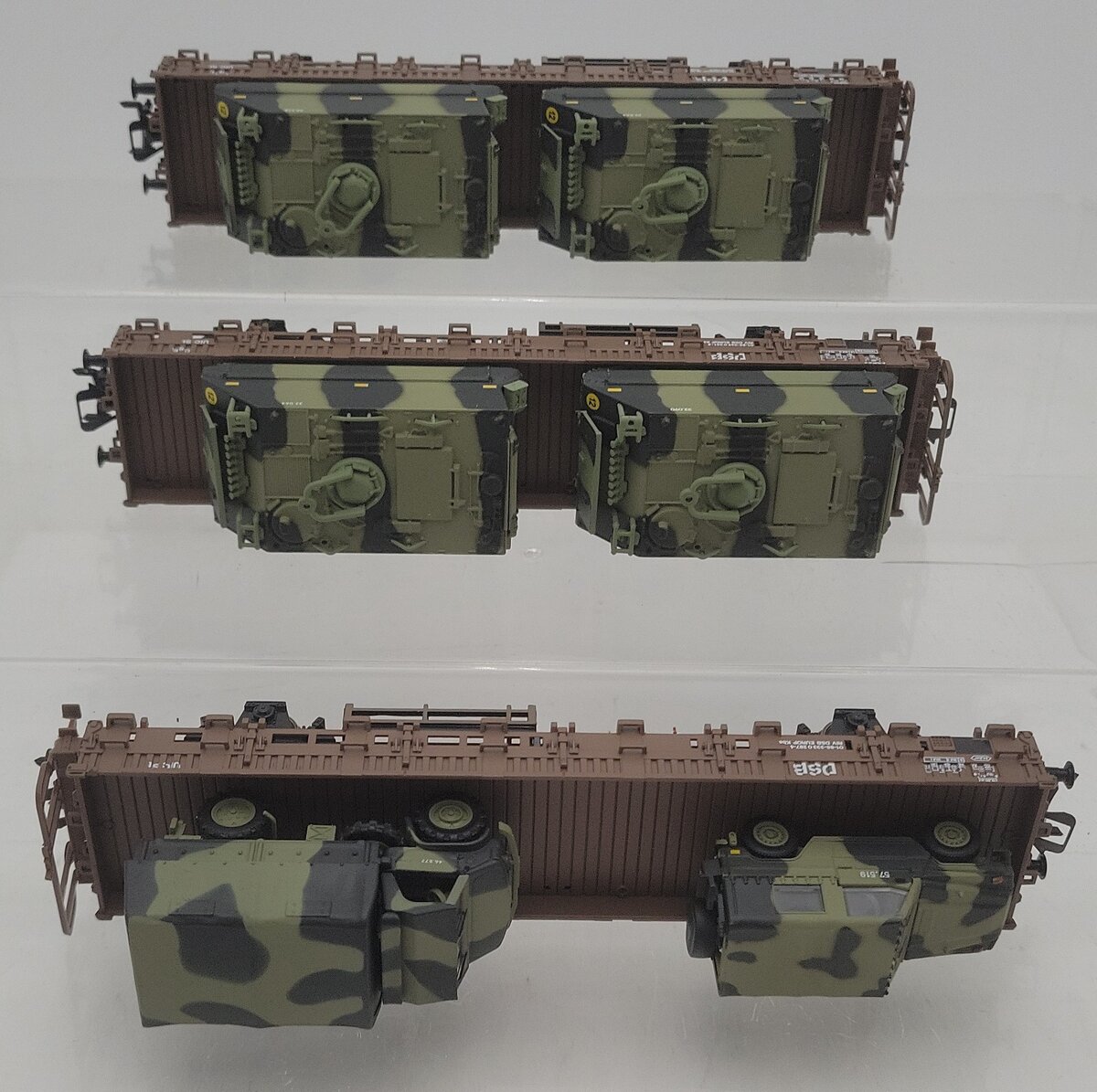 Marklin 46934 HO Danish State Railways "Military Transport" Low Side 3-Car Set