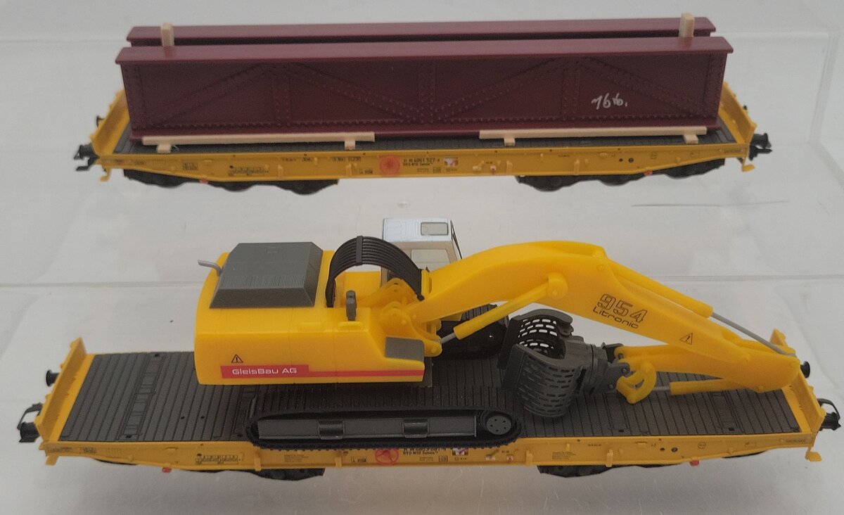 Marklin 94545 HO Scale Flatcars W/ Loads LN/Box