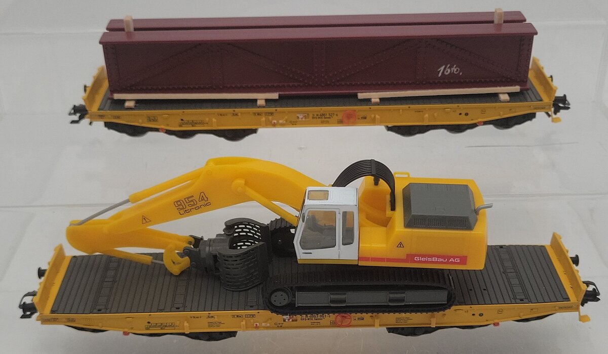 Marklin 94545 HO Scale Flatcars W/ Loads LN/Box