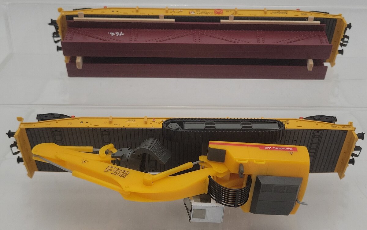 Marklin 94545 HO Scale Flatcars W/ Loads LN/Box