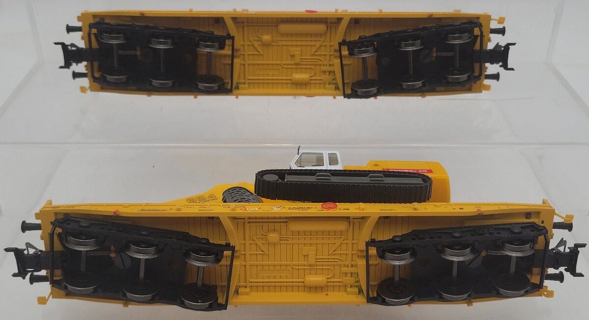Marklin 94545 HO Scale Flatcars W/ Loads LN/Box