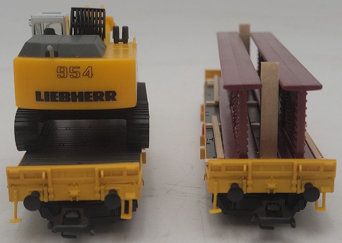 Marklin 94545 HO Scale Flatcars W/ Loads LN/Box
