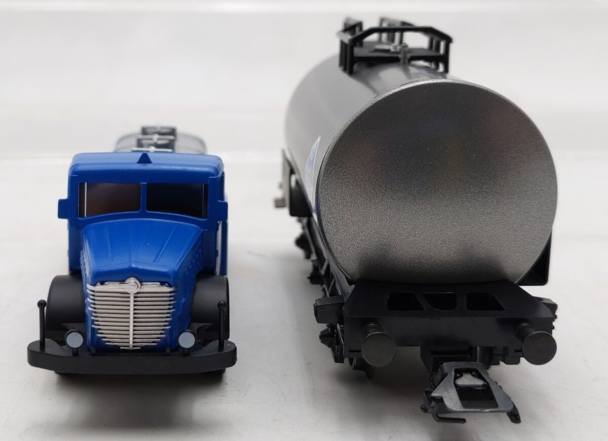 Marklin 47903 HO Scale Fuel Tank Car w/Truck Set EX/Box