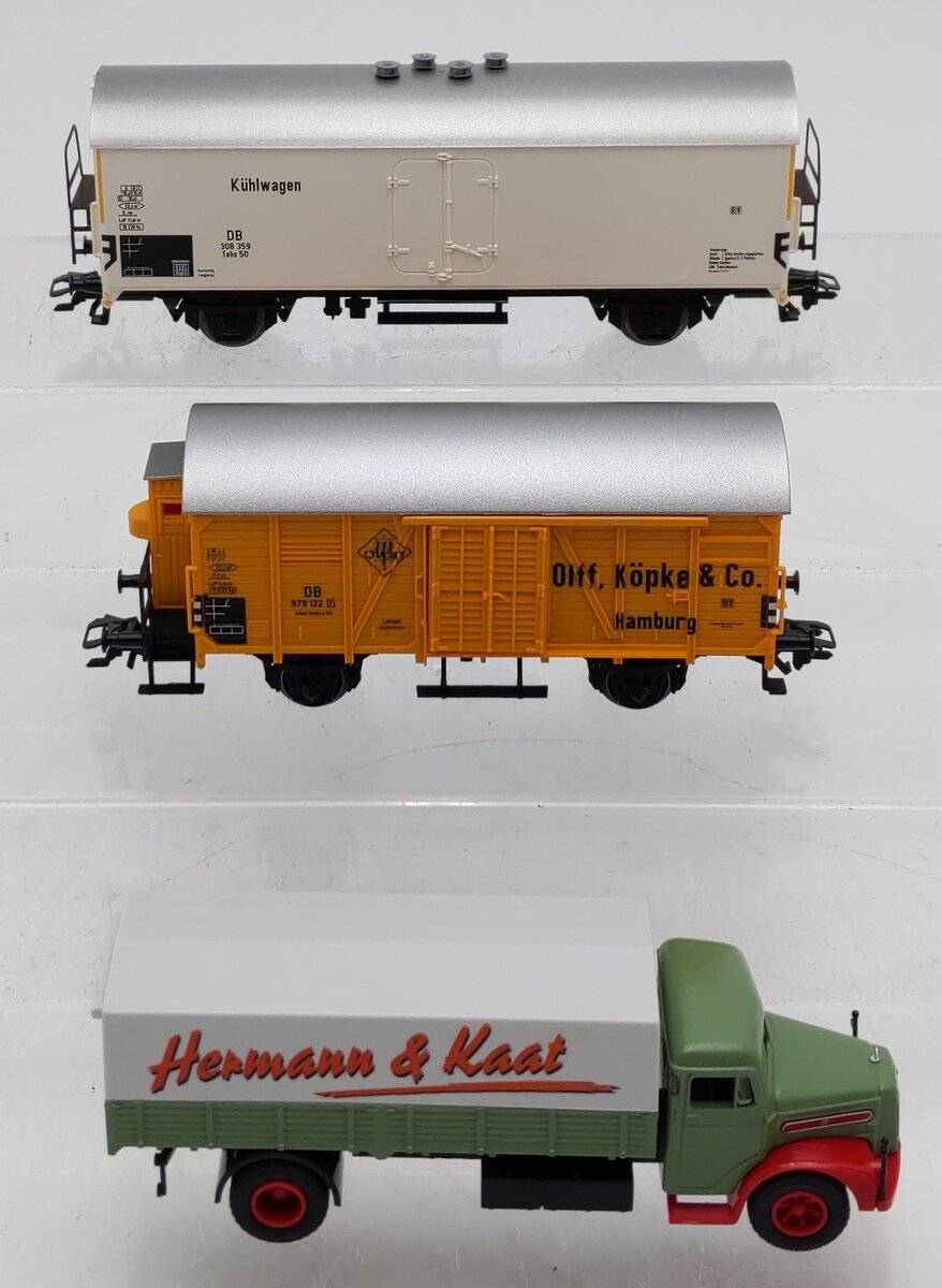 Marklin 47904 HO Scale Foodstuff‘s Car Set w/Truck EX/Box