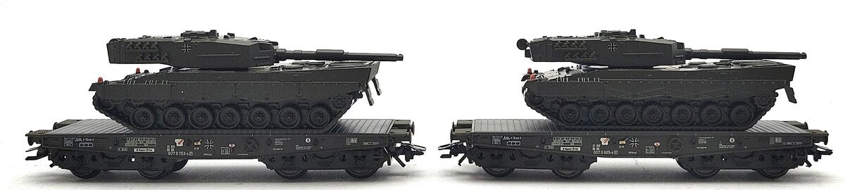 Marklin 48739 HO Scale Flat Car Set w/Tanks LN/Box