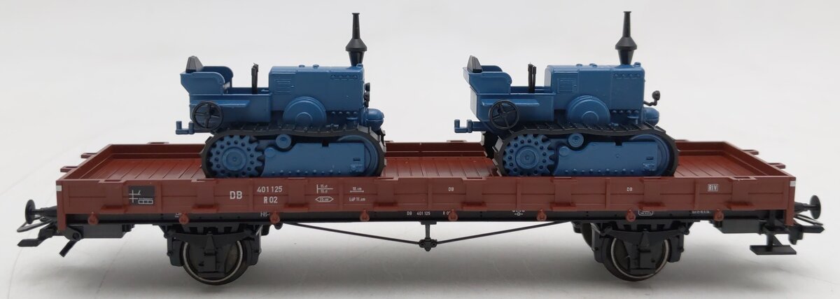 Marklin 46363 HO Scale DB German Federal Flat Car w/Stakes & Tractors EX/Box