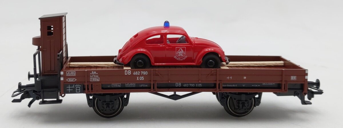 Marklin 46063 HO Scale Flat Car Wagon w/ VW Beetle Bug DB Car Load EX/Box