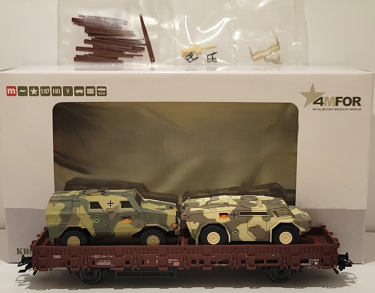 Marklin 46920 HO Scale DB German Army Flat Car With Fennek & Dingo Art LN/Box
