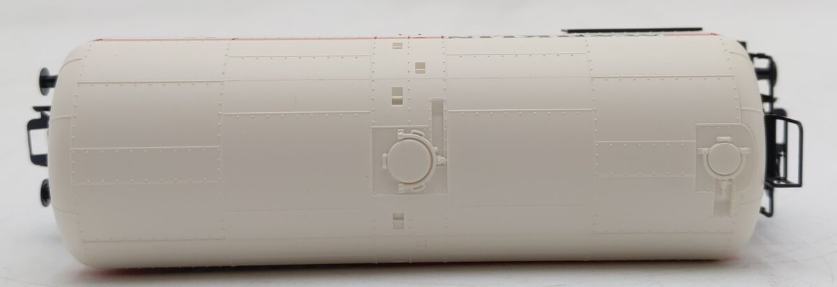 Marklin 47910 HO Scale White Oil Tank Car w/Red Stripe EX/Box