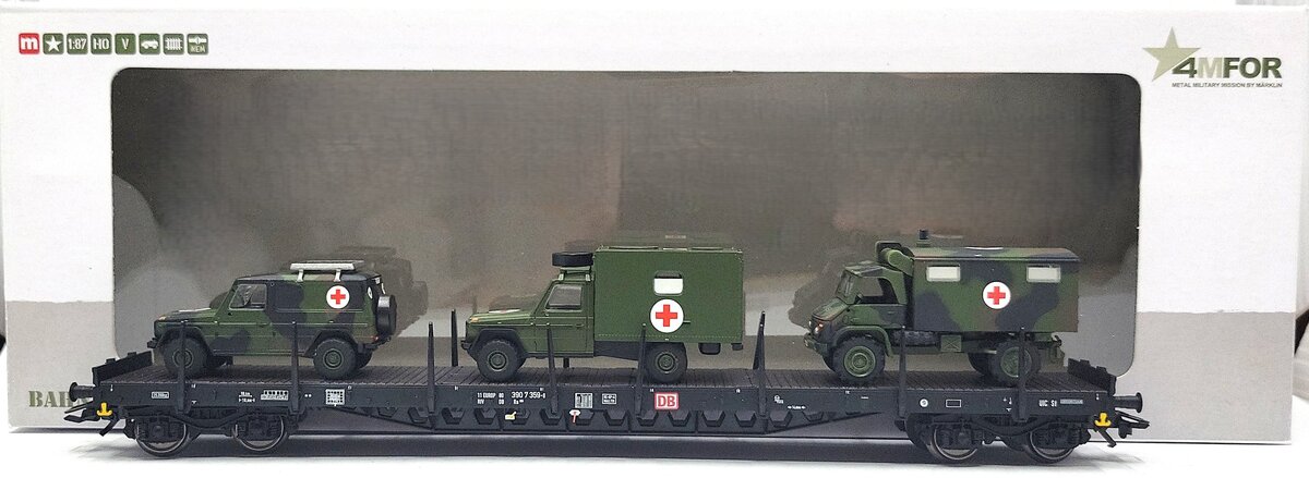 Marklin 47015 BW Flatcar with First Aid Vehicle LN/Box