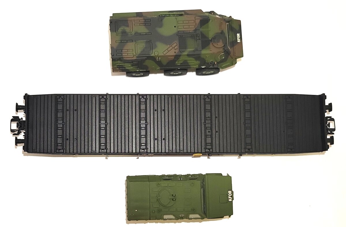 Marklin 48726 Flat w/2 KFOR Vehicles LN/Box