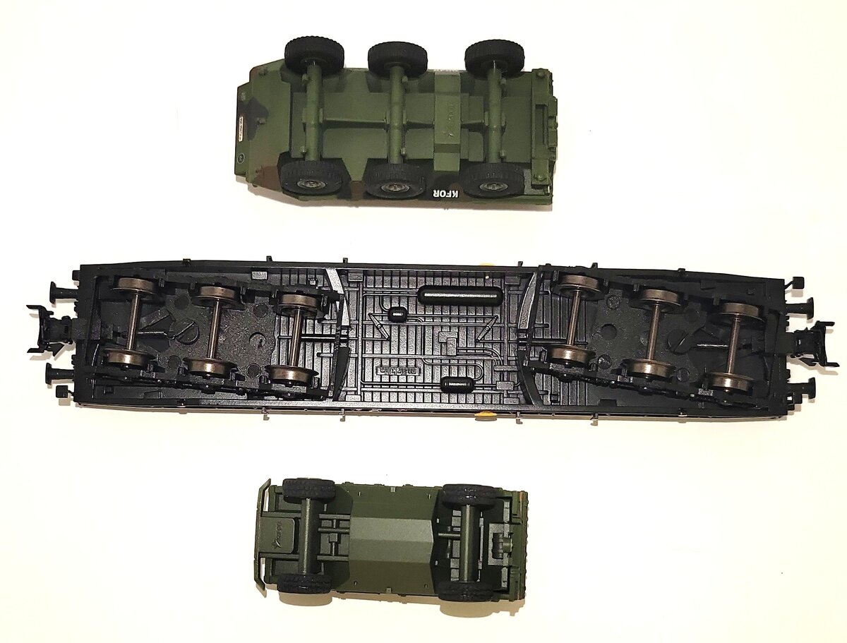Marklin 48726 Flat w/2 KFOR Vehicles LN/Box