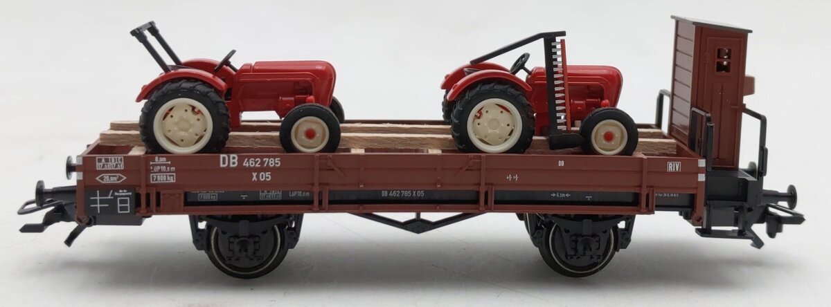 Marklin 46978 HO Scale Flatcar with Tractor Load EX/Box