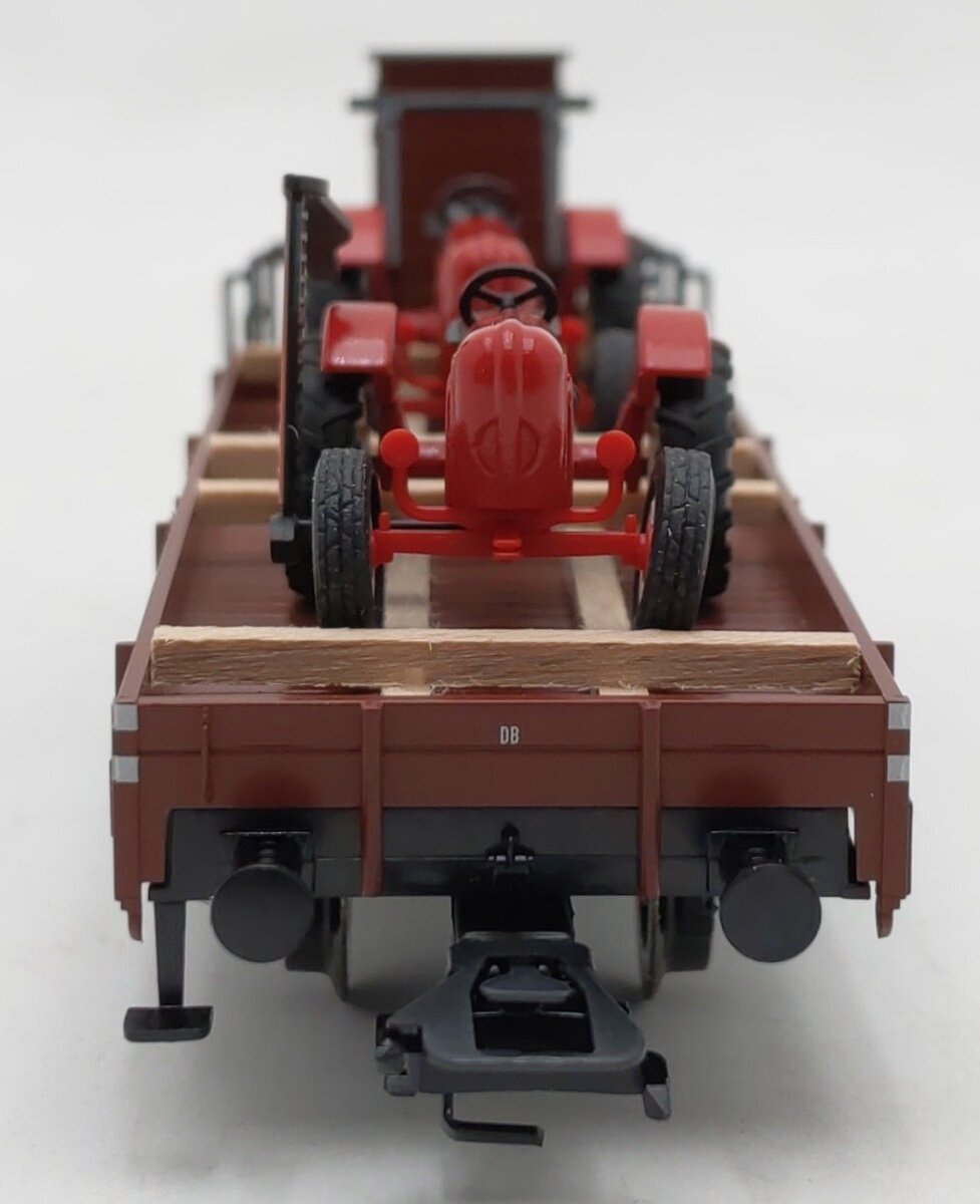 Marklin 46978 HO Scale Flatcar with Tractor Load EX/Box