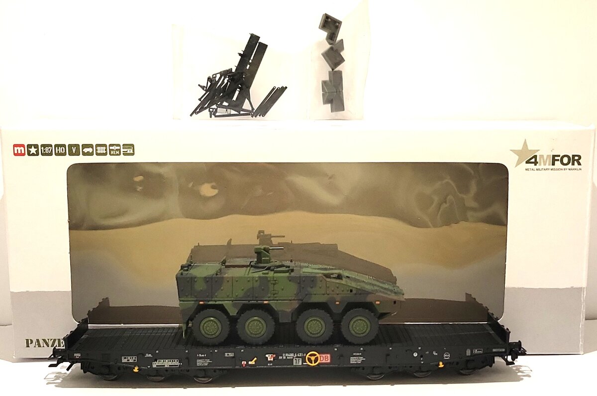 Marklin 48731 Transport for Boxer Armored Vehicle LN/Box