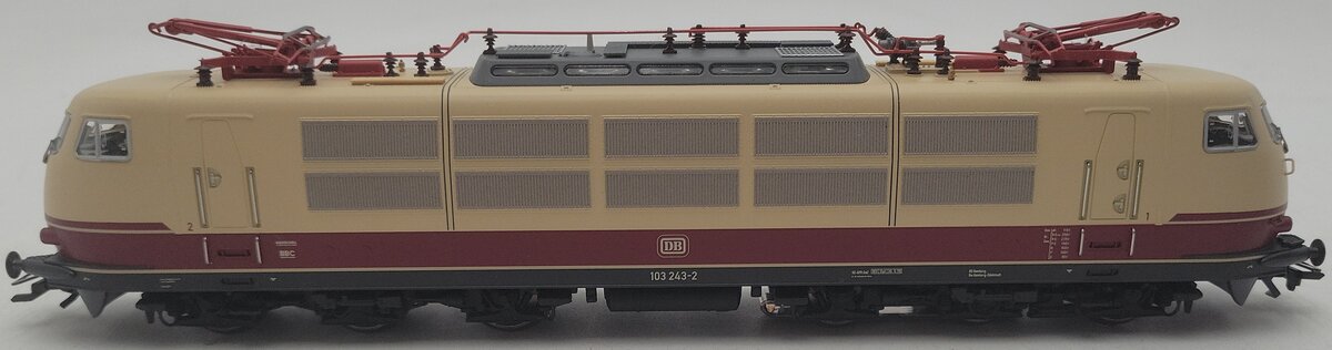 Marklin 39170 HO Scale Electric Locomotive BR 103.1 LN/Box