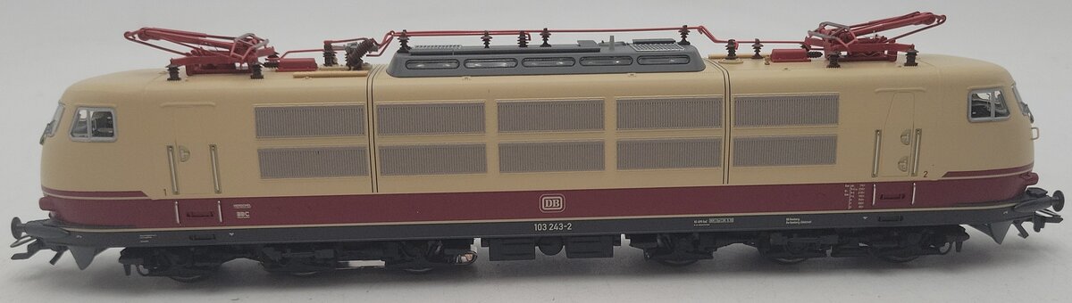 Marklin 39170 HO Scale Electric Locomotive BR 103.1 LN/Box