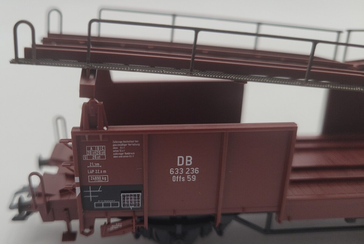 Marklin 46132 HO Transport Car w/ 8 Automobiles EX/Box