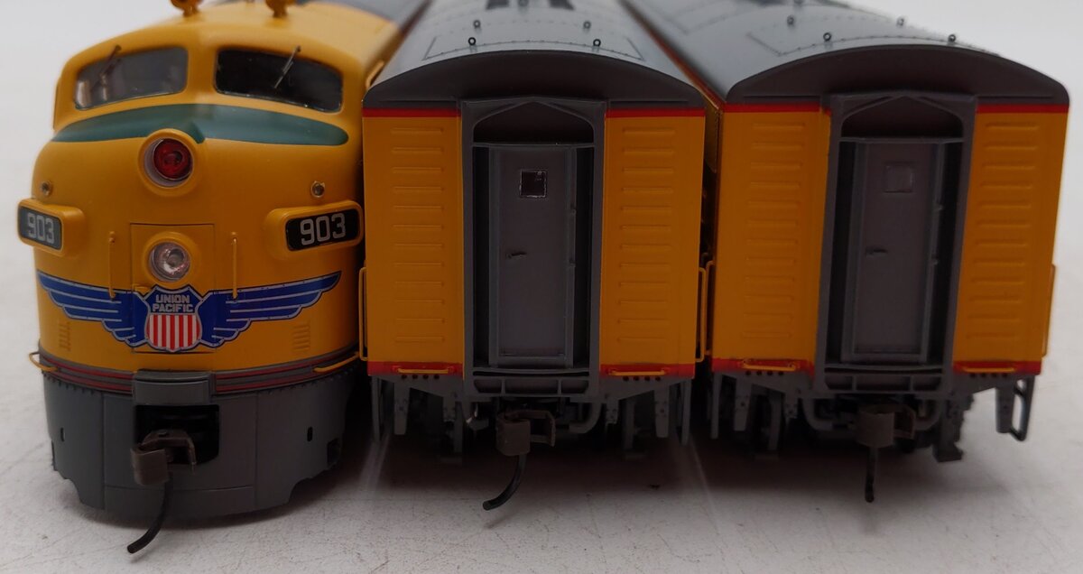 Athearn G2901 HO Scale Union Pacific F3A/F3B/F3B Diesel Locomotive Set EX/Box