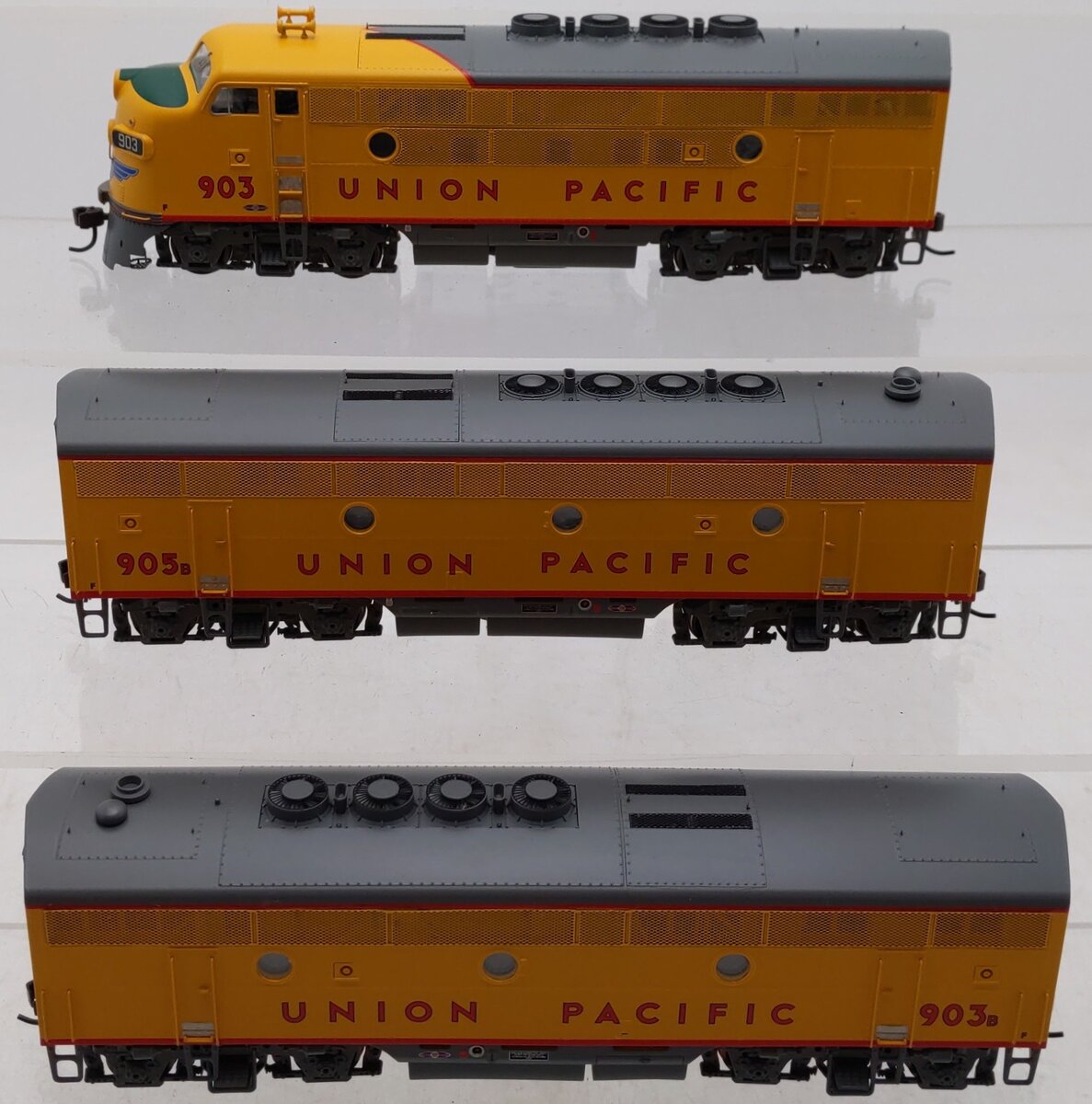 Athearn G2901 HO Scale Union Pacific F3A/F3B/F3B Diesel Locomotive Set EX/Box