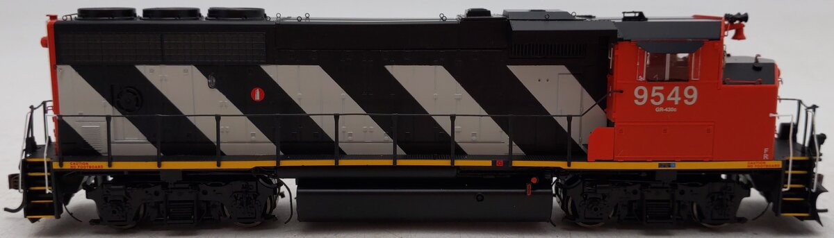 Athearn G40546 HO Canadian National GP40-2L Powered Diesel Locomotive #9549 EX/Box