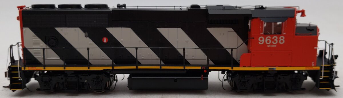 Athearn 40550 HO Scale Canadian National GP40-2 Diesel Locomotive #9638 EX/Box