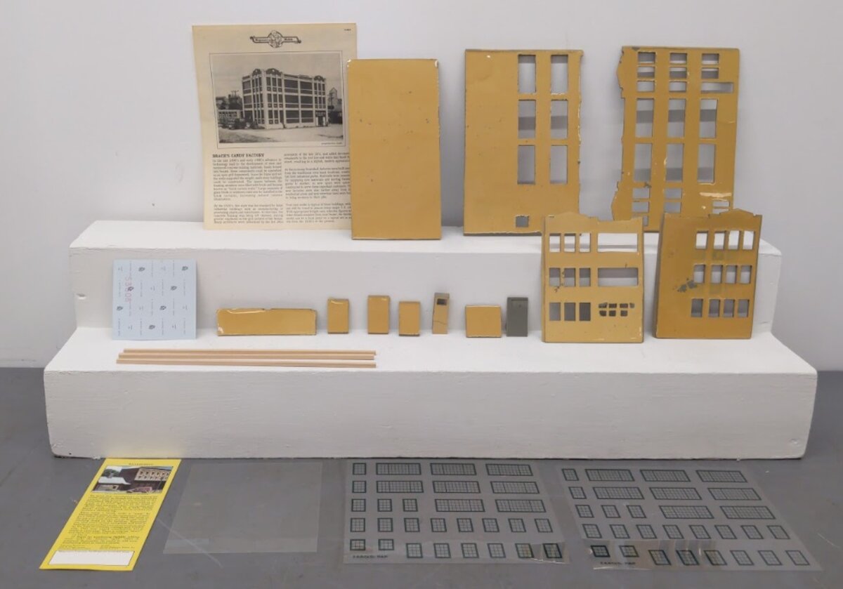 Magnuson Models 439-556 HO Scale Brach's Candy Factory Building Kit EX/Box