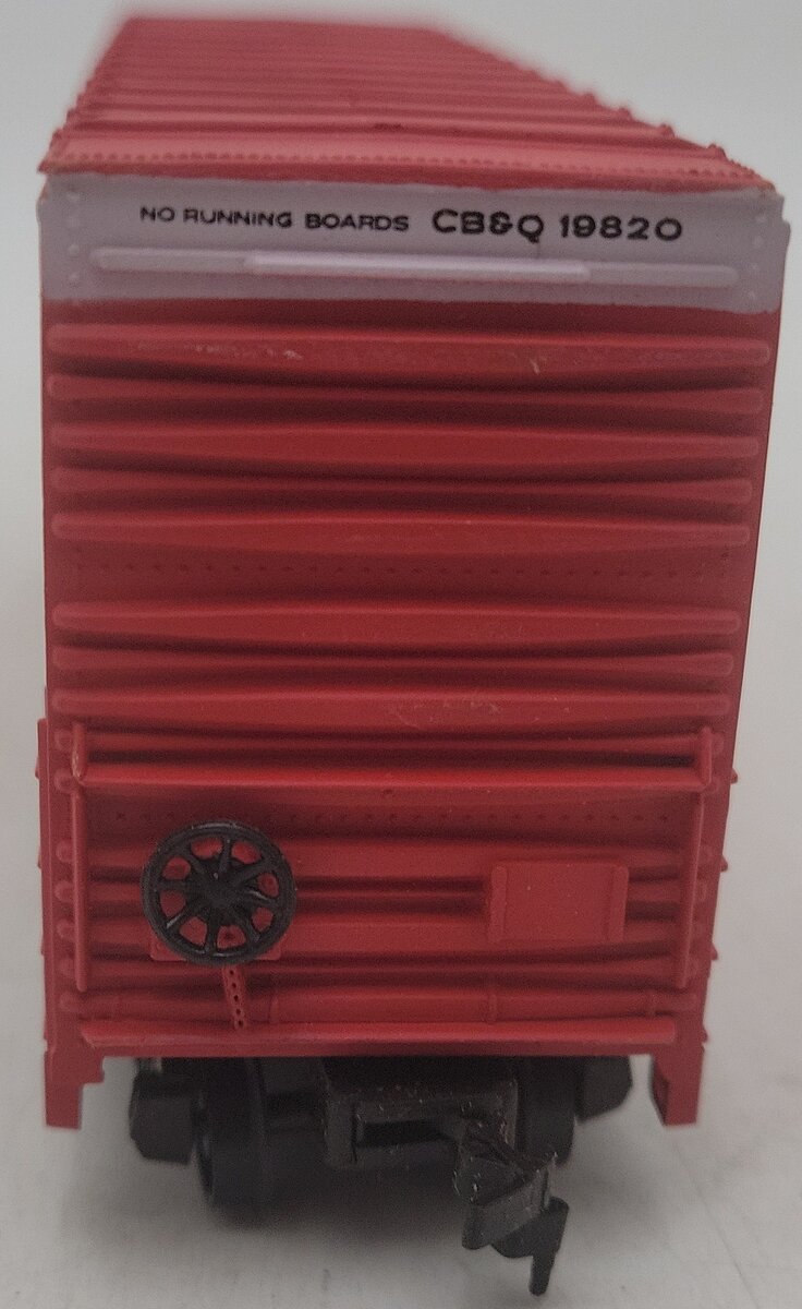 Bachmann HO Scale Burlington Boxcar #19820 EX/Box