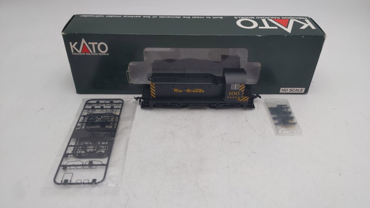 Kato 37-106 HO Scale D&RGW EMD Diesel Switcher #100 EX/Box