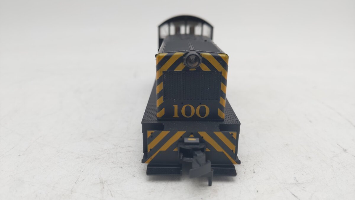 Kato 37-106 HO Scale D&RGW EMD Diesel Switcher #100 EX/Box