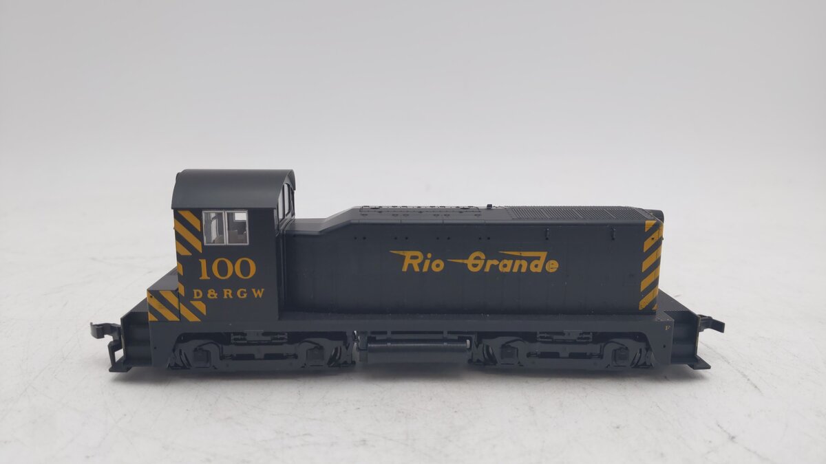 Kato 37-106 HO Scale D&RGW EMD Diesel Switcher #100 EX/Box