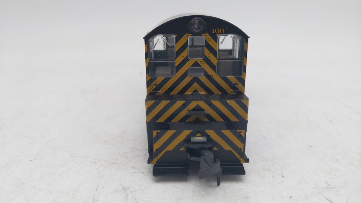 Kato 37-106 HO Scale D&RGW EMD Diesel Switcher #100 EX/Box