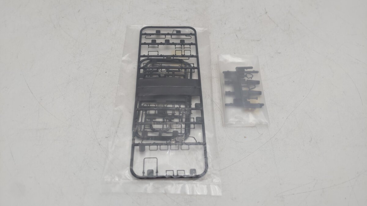 Kato 37-106 HO Scale D&RGW EMD Diesel Switcher #100 EX/Box