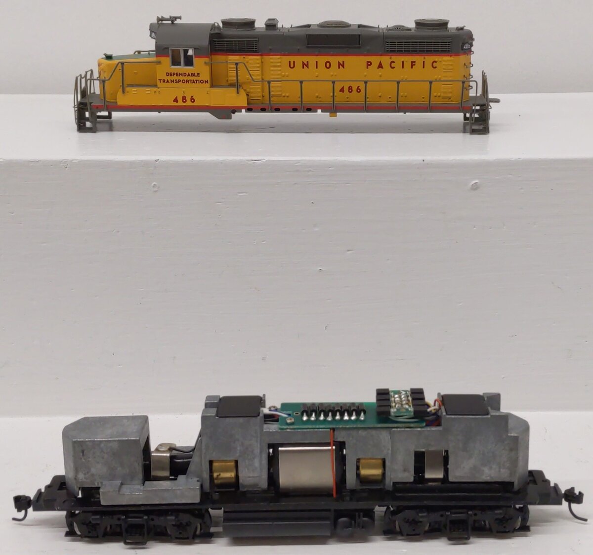Proto 2000 8153 HO Scale Union Pacific GP20 Diesel Locomotive #486 EX/Box