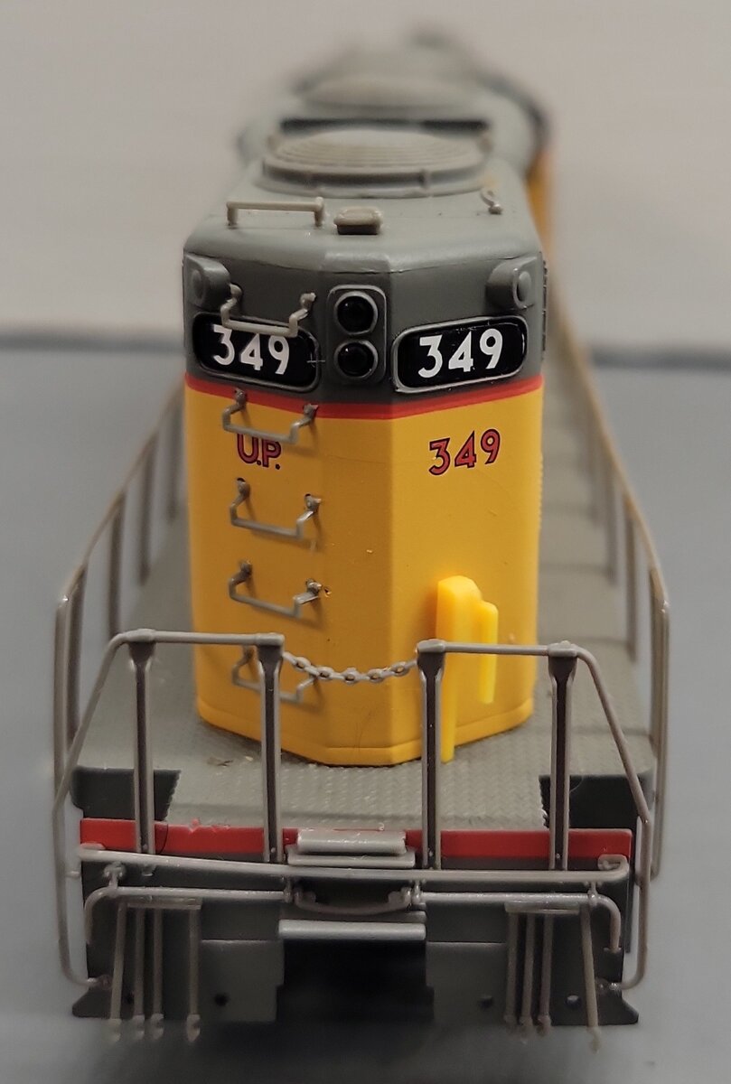 Proto 2000 21610 HO Scale Union Pacific Phase III GP9 Diesel Locomotive #349 VG