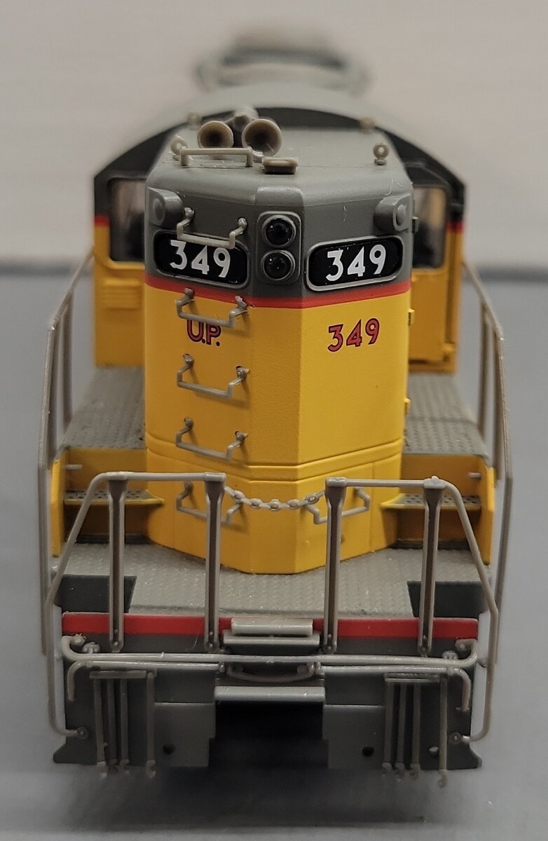 Proto 2000 21610 HO Scale Union Pacific Phase III GP9 Diesel Locomotive #349 VG