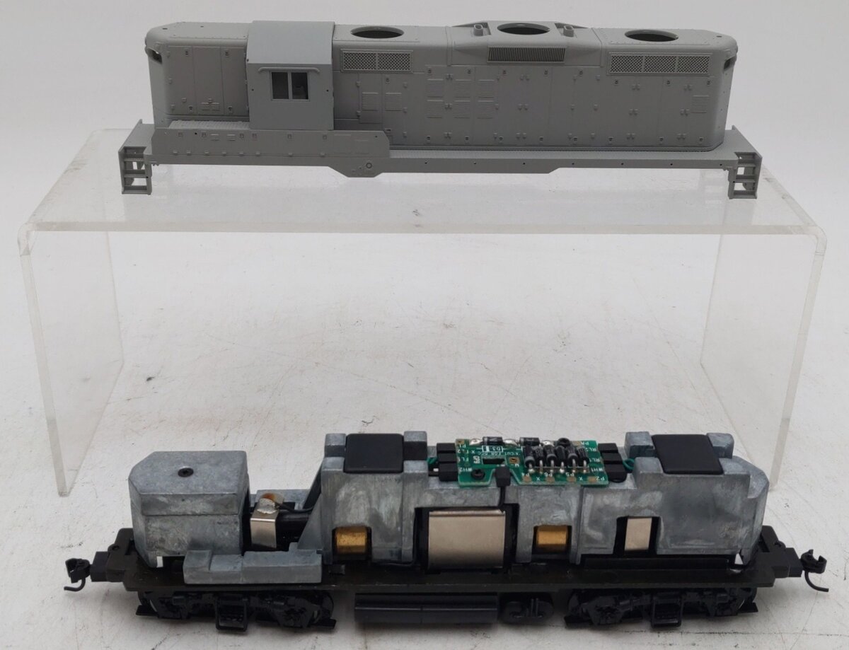 Proto 2000 21649 HO Scale Undecorated EMD GP9 Phase III Diesel Locomotive EX/Box