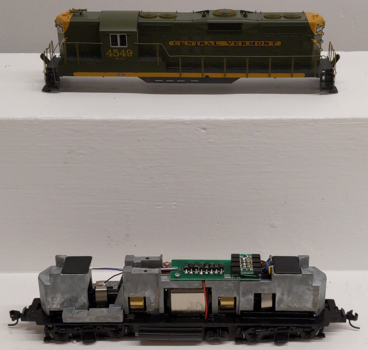 Proto 2000 97051 HO Central Vermont GP9 Diesel Locomotive #4549 EX/Box