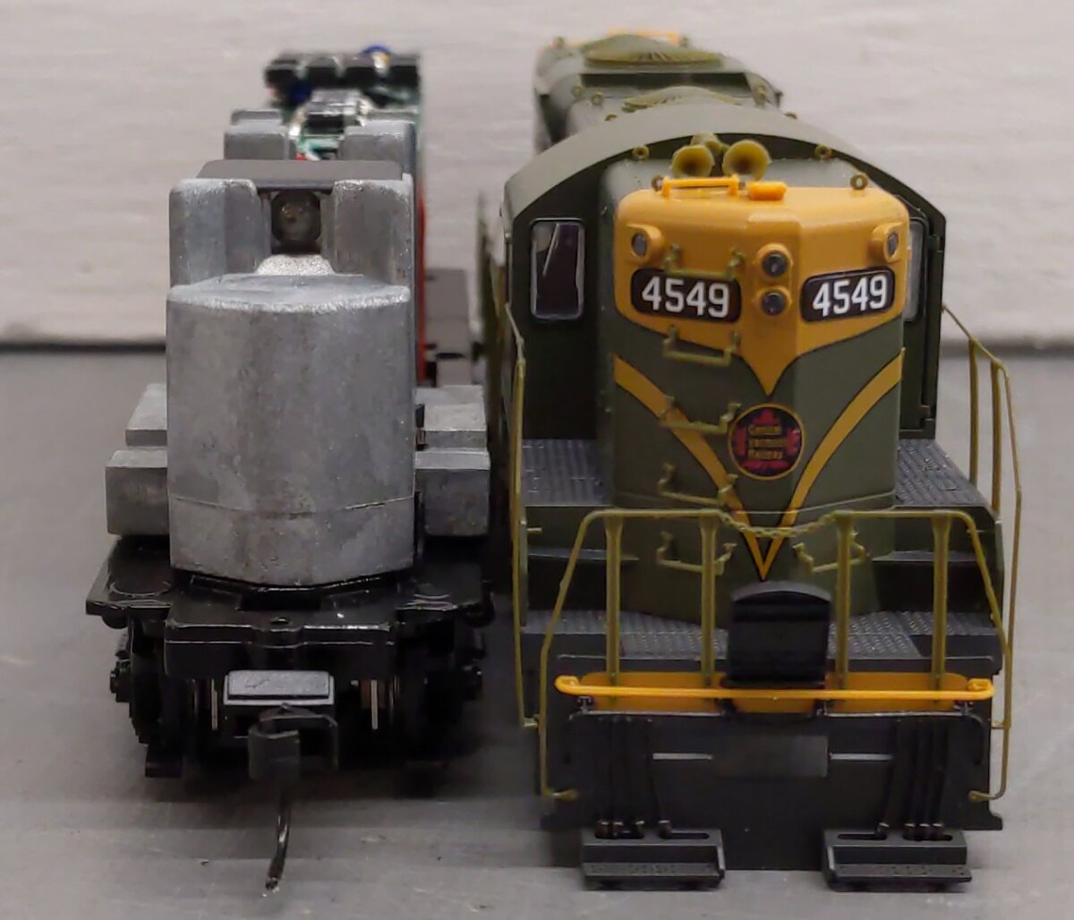 Proto 2000 97051 HO Central Vermont GP9 Diesel Locomotive #4549 EX/Box