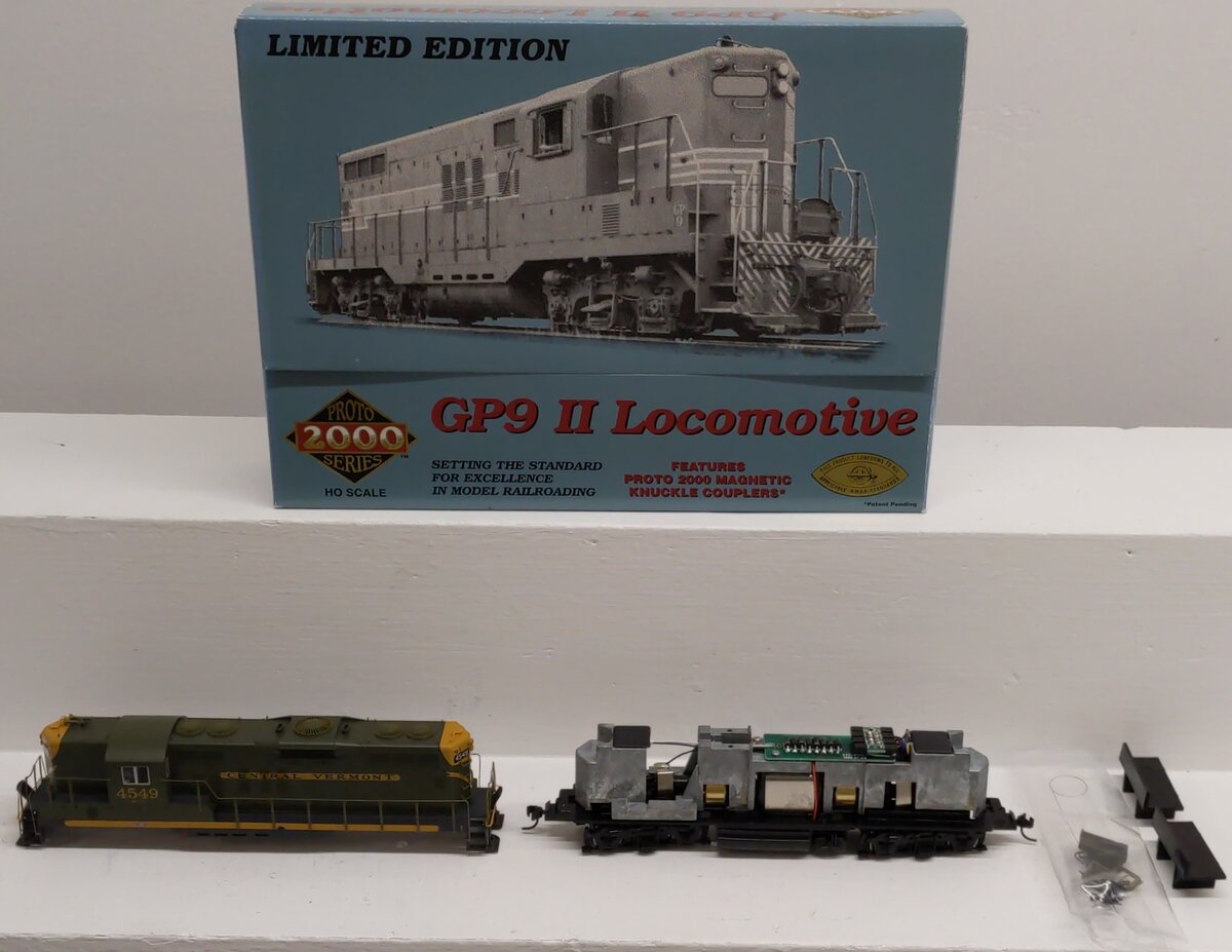 Proto 2000 97051 HO Central Vermont GP9 Diesel Locomotive #4549 EX/Box