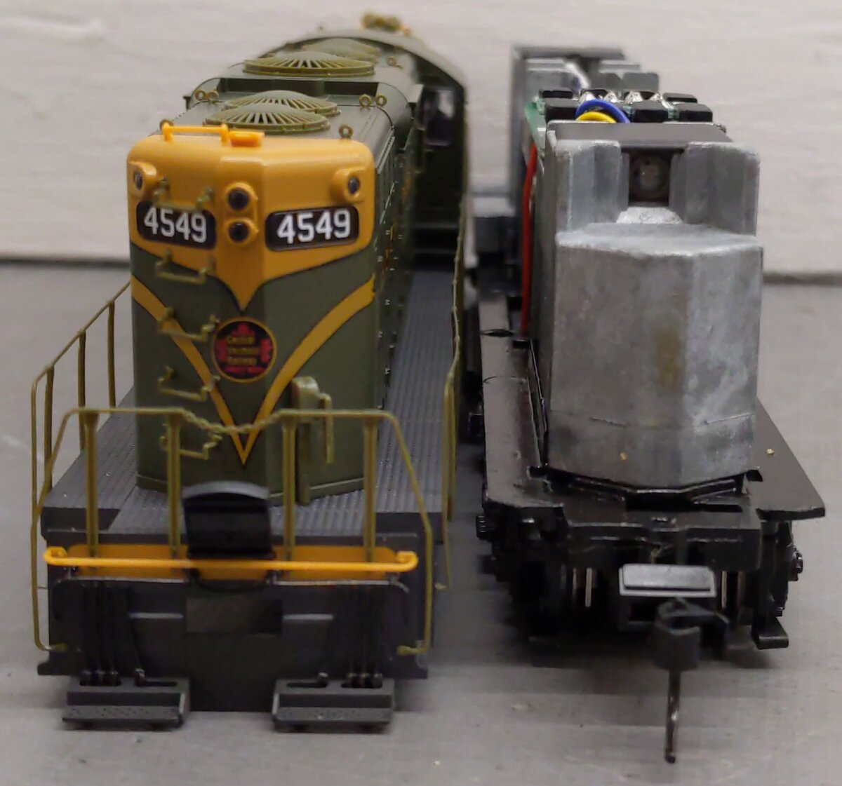 Proto 2000 97051 HO Central Vermont GP9 Diesel Locomotive #4549 EX/Box
