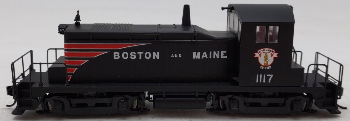 Walthers 910-9202 HO Scale Boston & Main Powered Diesel Locomotive #1117 EX/Box