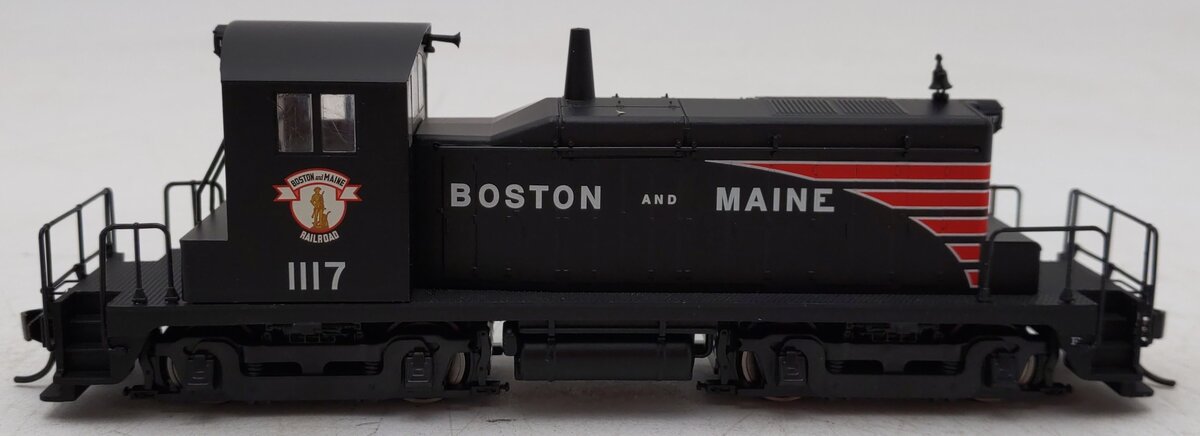 Walthers 910-9202 HO Scale Boston & Main Powered Diesel Locomotive #1117 EX/Box