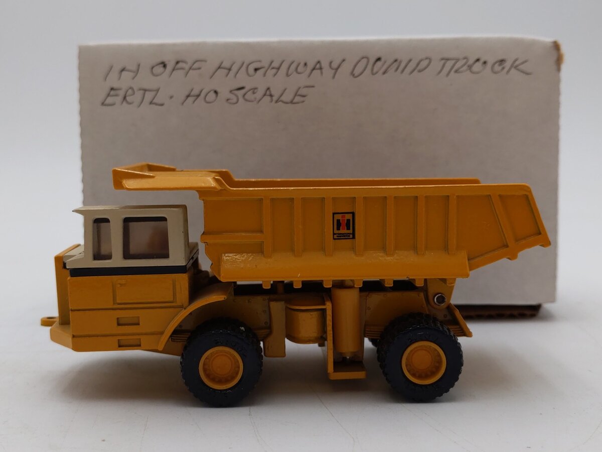 Ertl 1:87 Scale International Off Highway Dump Truck VG