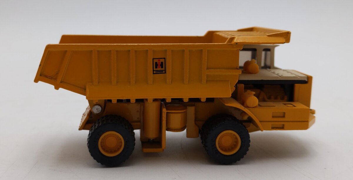 Ertl 1:87 Scale International Off Highway Dump Truck VG