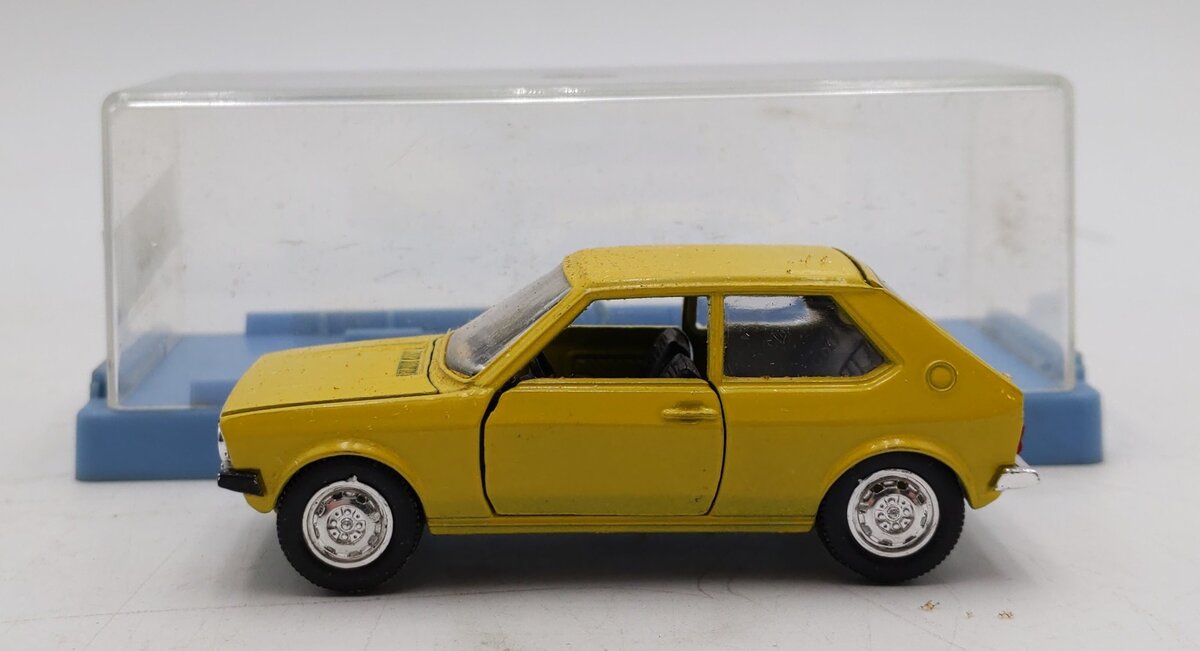 Schuco 301662 1:43 Scale Audi 50 - Yellow VG